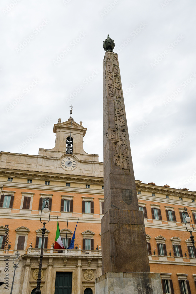 ローマ市内の古代遺跡（イタリア）　モンテチトーリオ広場のモンテチトーリオ・オベリスク