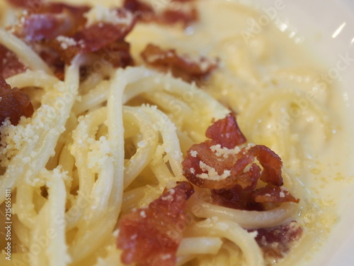 close up of spaghetti Cabonara with bacon