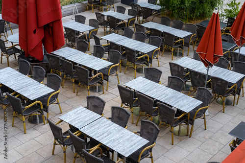 terrasse café brasserie bistrot été boire verre manger table chaise extérieur photo