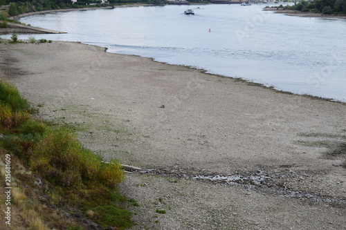 Strand am Urmitzer Werth bei Niedrigwasser im Rhein photo