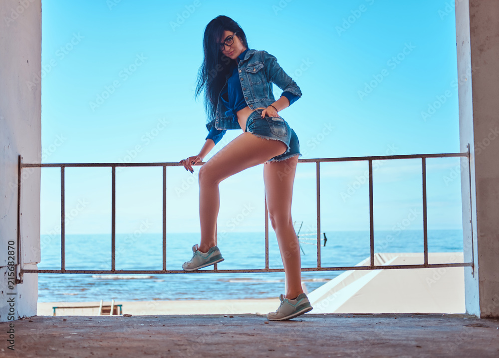 Sexy girls hot sale wearing shorts