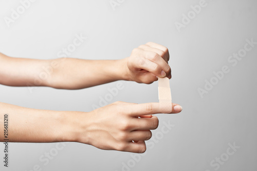 hand plaster finger wound