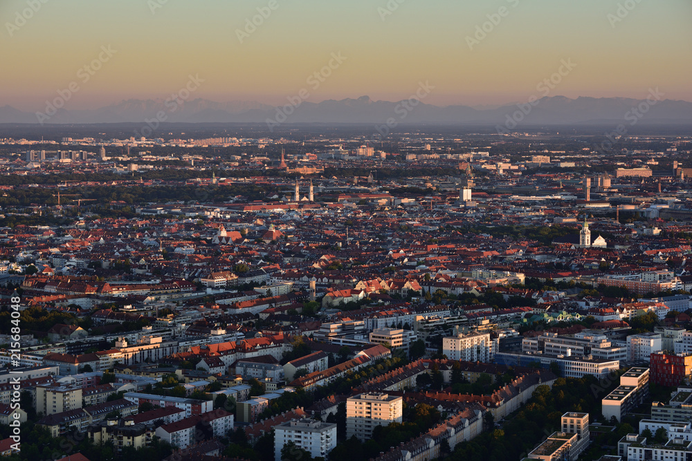 Blick auf München am Abend