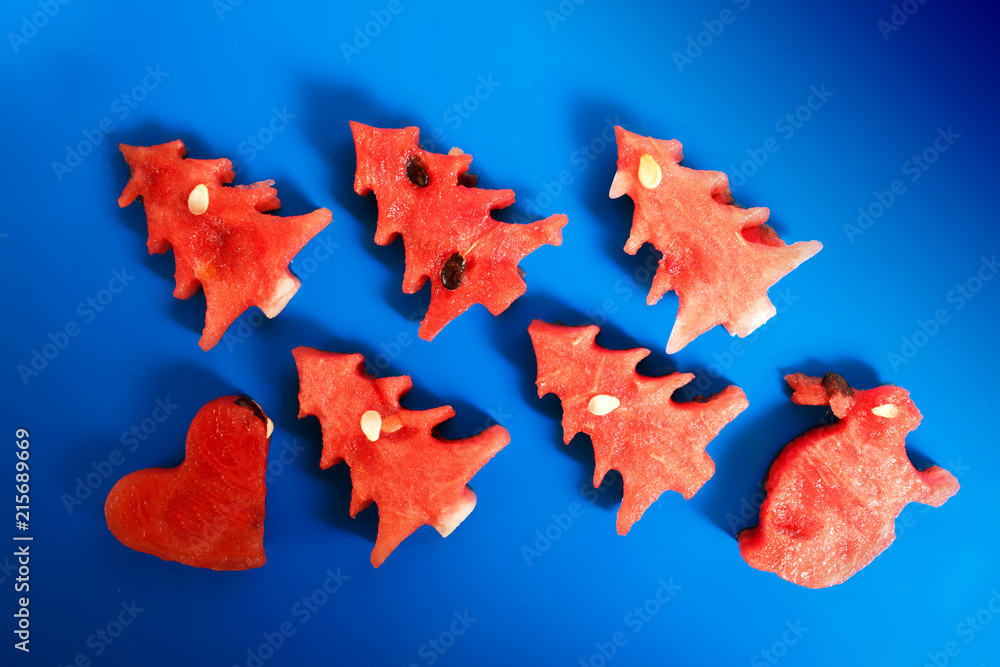 Obraz premium Christmas tree of watermelon. The concept of a holiday.