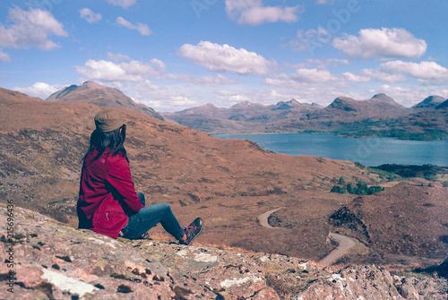 Foto Peaceful Contemplation at Loch Torridon Scotland