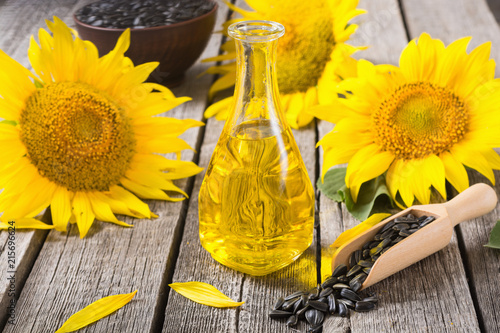 Ingredient  oil , seeds and sunflower