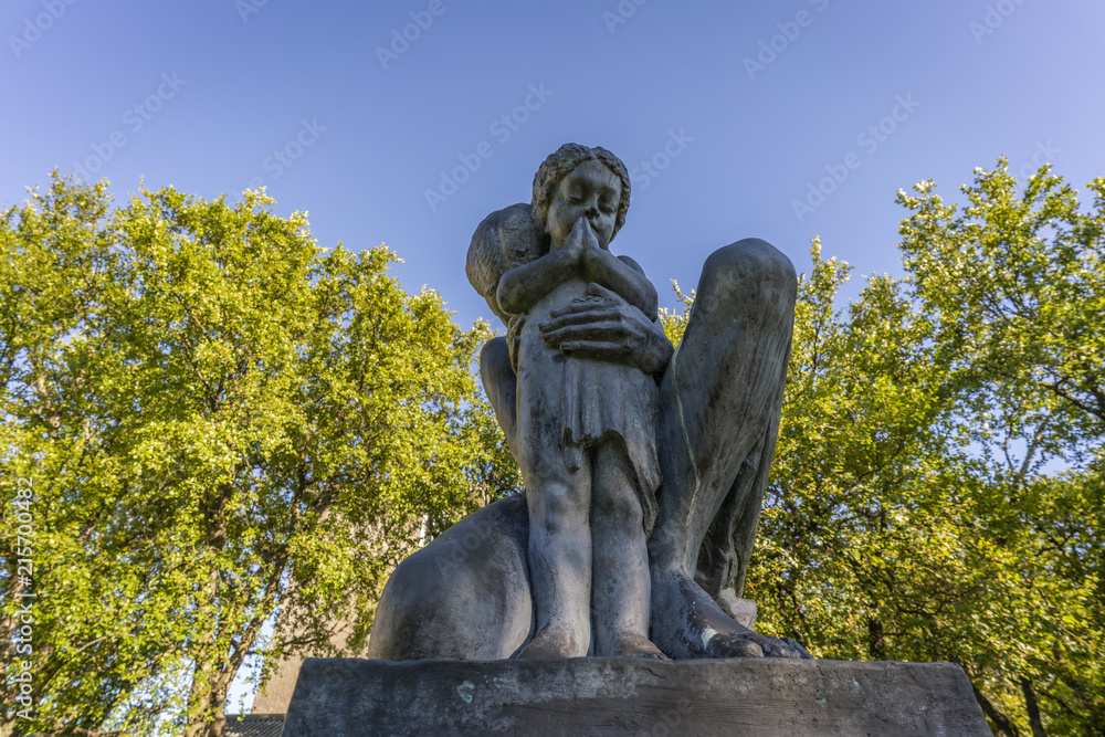 Statues Statues