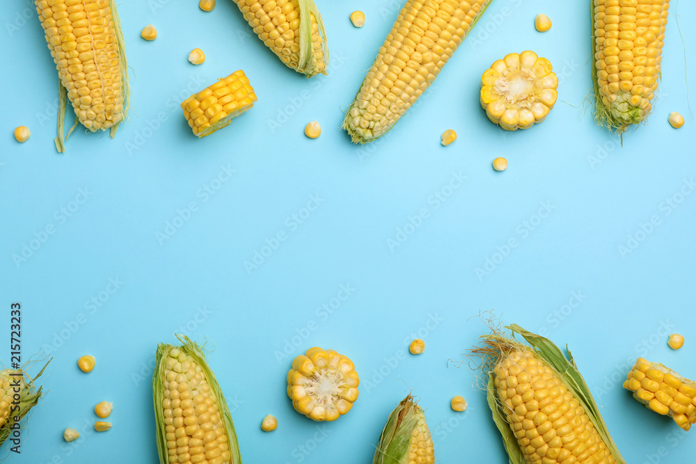 Flat lay composition with tasty sweet corn cobs on color background - obrazy, fototapety, plakaty 