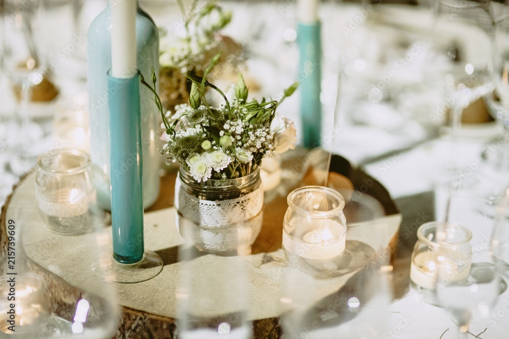 Decoration of the centerpieces of a wedding with the cutlery and vintage details.