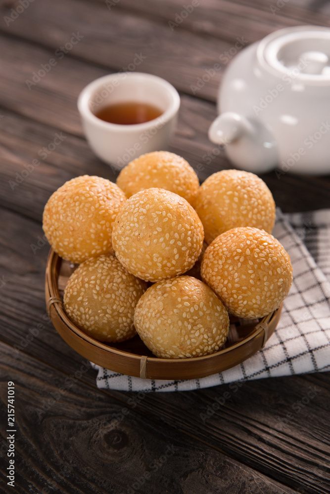 onde-onde. indonesian traditional street food onde-onde. indonesian traditional street food