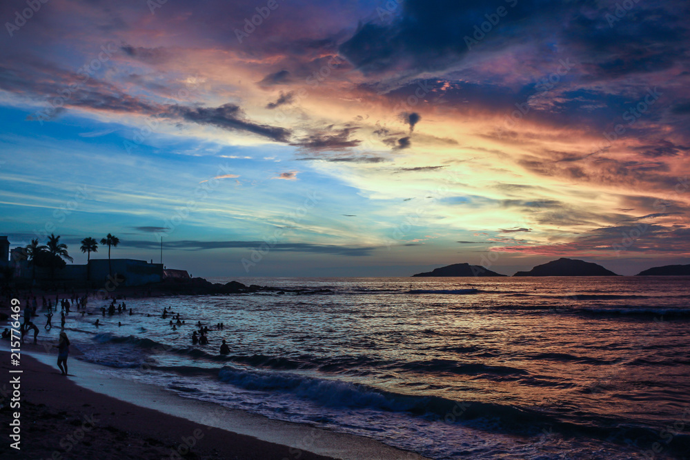 Obraz premium ATARDECER EN EL MAR