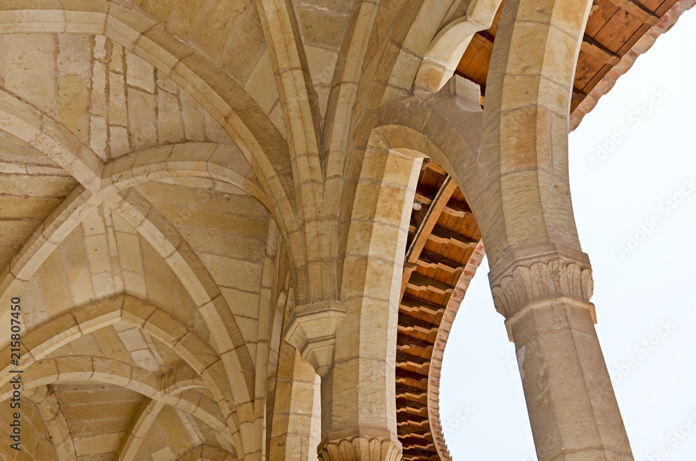 Gothic architecture: vaulted ceiling