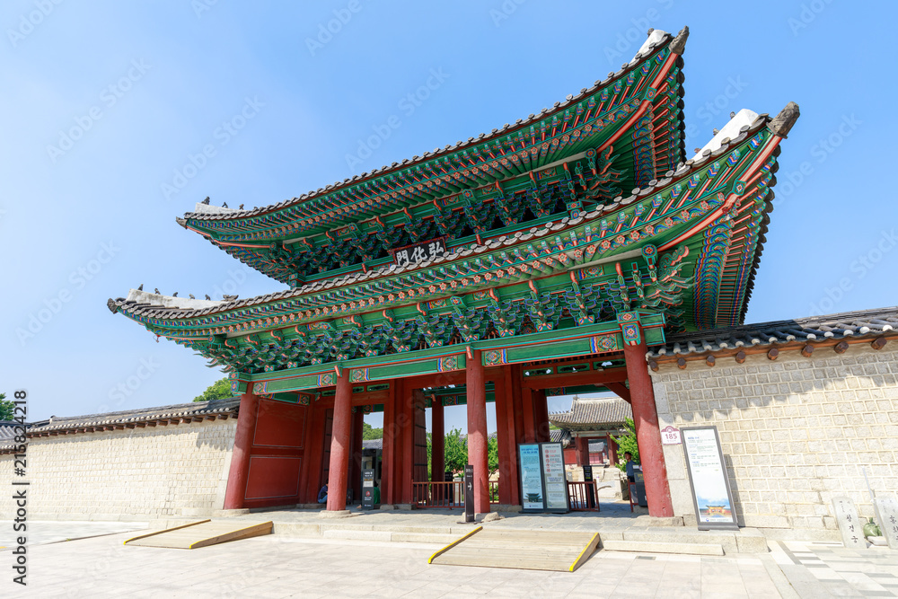 Fototapeta premium Changgyeonggung palace scene in Seoul city, South Korea