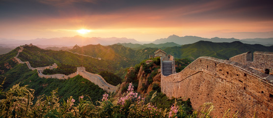 Wandcirkels China Imposante Chinese Muur in heuvels  © powerstock