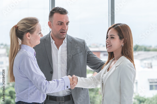 Fotografia Business man is introducing partners to each other