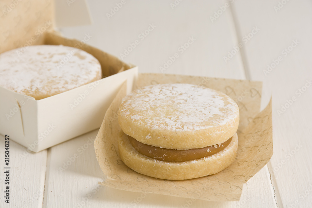 Delicious Alfajores filled with sweet milk.
Delicious Alfajores filled with sweet milk.