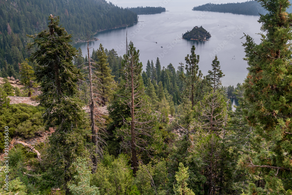 Obraz premium Lake Tahoe the Twinkle in Mother Nature’s Eye 