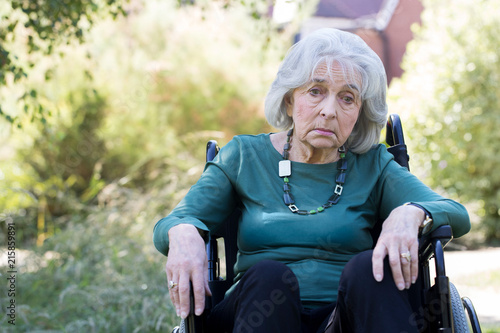 Fotografia Depressed Senior Woman In Wheelchair Sitting Outdoors