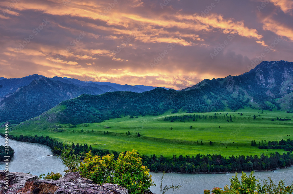 Pink twilight over turquoise mountain river Katun, Altai mountains, Russia - obrazy, fototapety, plakaty 