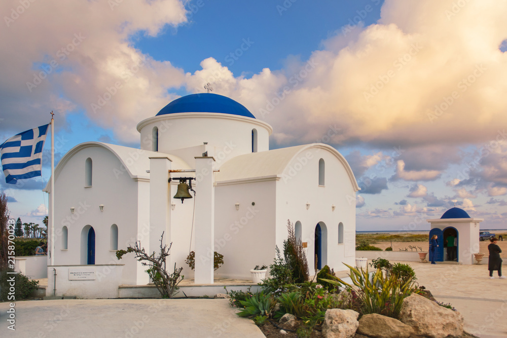 Kościół w stylu greckim, zachód słońca, St. Nicholas Church Paphos, Cyprus