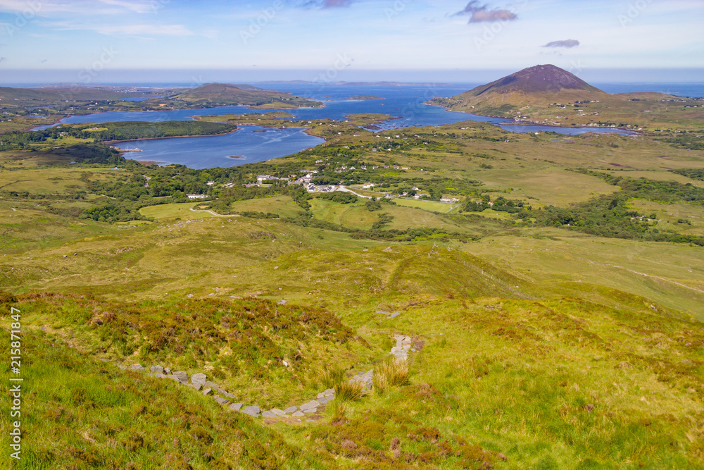 Naklejka premium Ballynakill Bay with mountains in Letterfrack