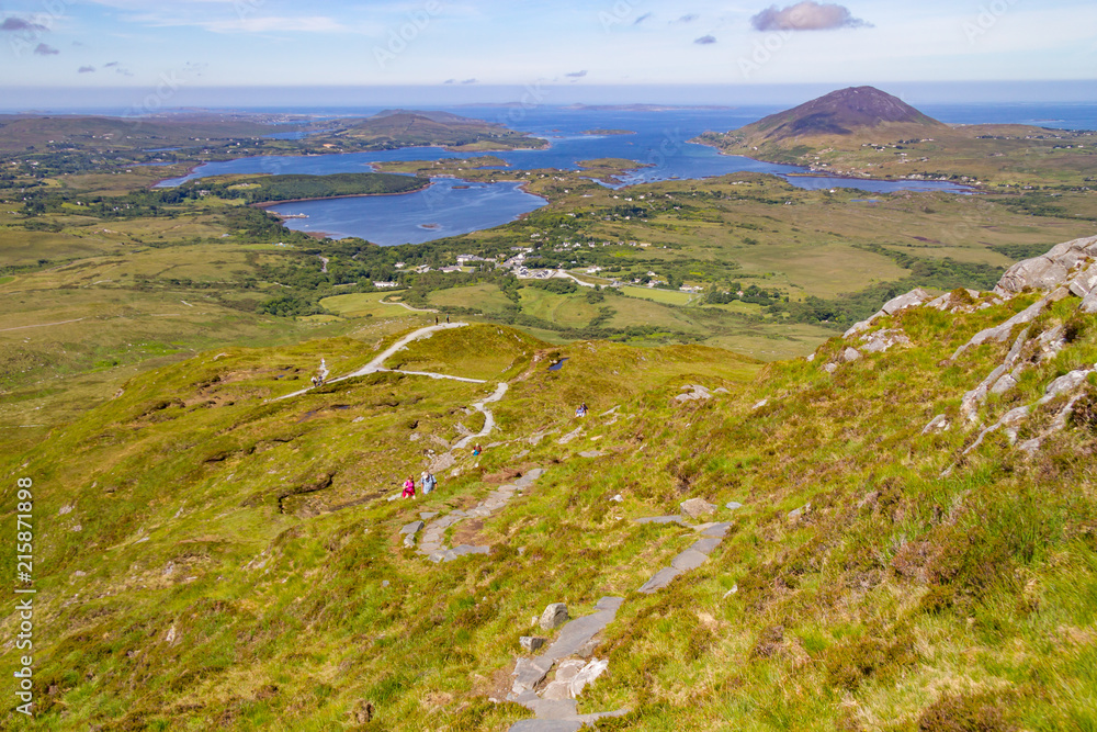 Naklejka premium Ballynakill Bay with mountains in Letterfrack