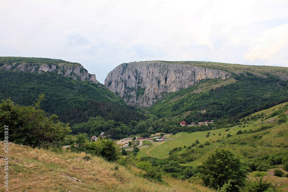 Obraz premium Road to Turda Gorge - Cheile Turzii and the entrance
