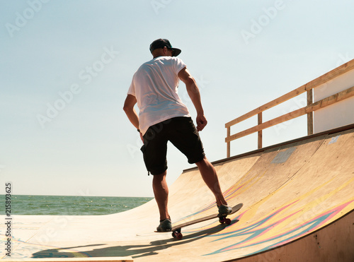 Fototapeta Naklejka Na Ścianę i Meble -  the guy skates on a ramp. tricks