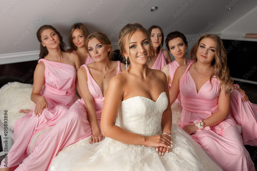 Obraz premium Wedding. Bride and bridesmaids at wedding day