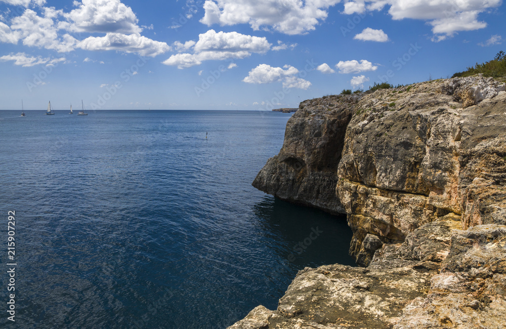 Mallorca Sommer Urlaub Meerblick mit blauen Himmel Porto Colom 