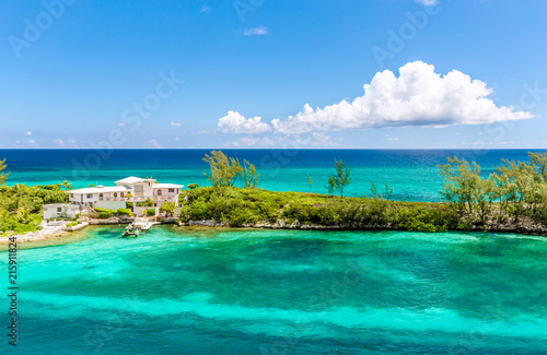 Scenic view of an idyllic beach at Nassau, Bahamas, on Paradise Island. Caribbean and tropical beach scene at Nassau with white sand coastline and deep blue sea, Bahamas.