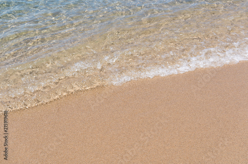 澄んだ海と綺麗な砂浜 © nagomi_camera