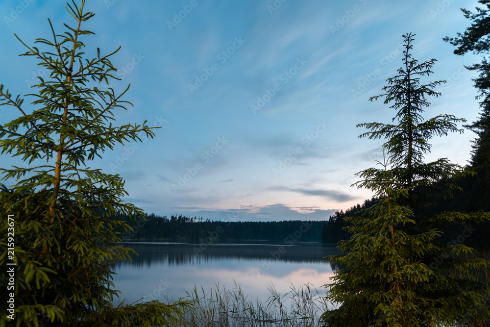 Obraz premium Dawn on the Uzhin Lake