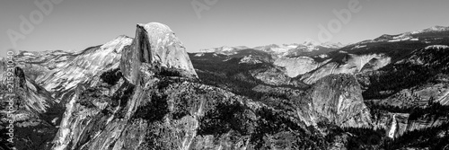 Half Dome im Yosemite Park ein Berg in Kalifornien photo