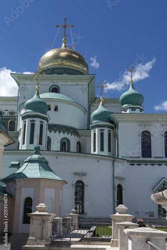 Собор с колокольней Воскресенского Новоиерусалимского монастыря в Истре. photo