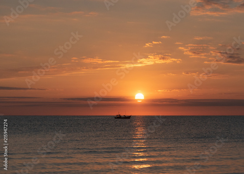 Fischerboot am Strand - Sonnenuntergang