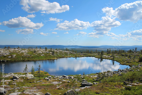Schilderij op canvas Small pond on Lapland fell top