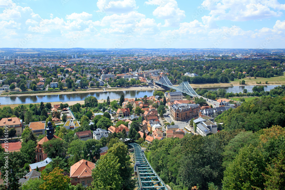 Blick auf die Elbe und das Blaue Wunder, Dresden, Deutschland
