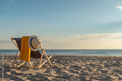 Liegestuhl am Strand - Sonnenuntergang