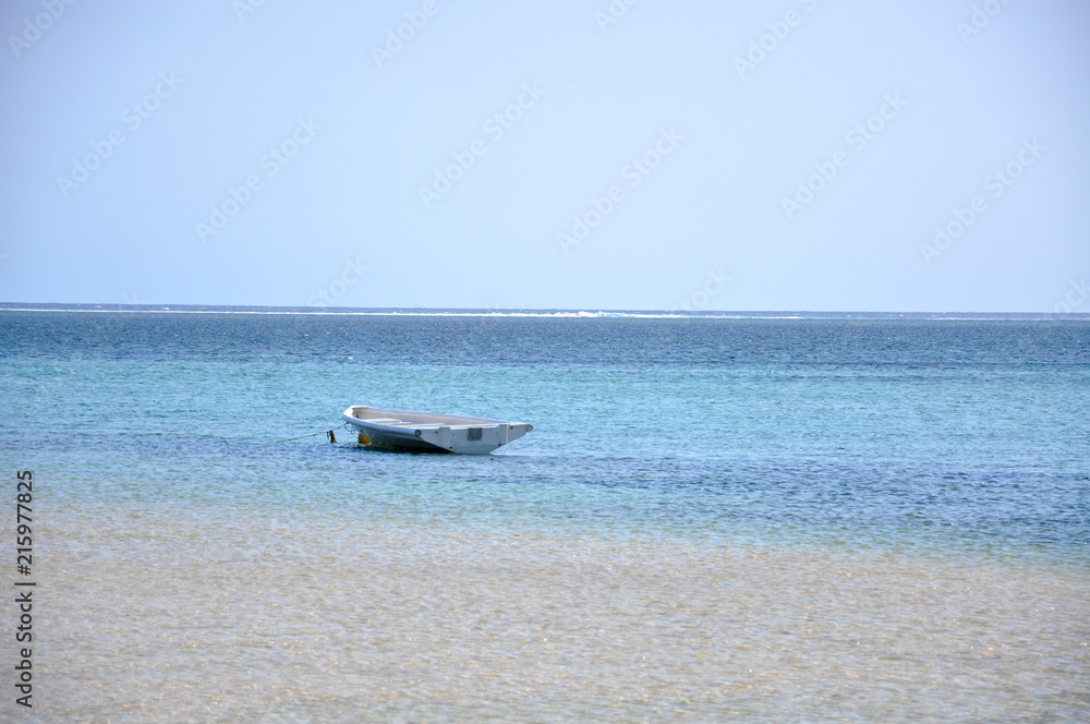 Obraz premium Boat in Mauritius Ocean
