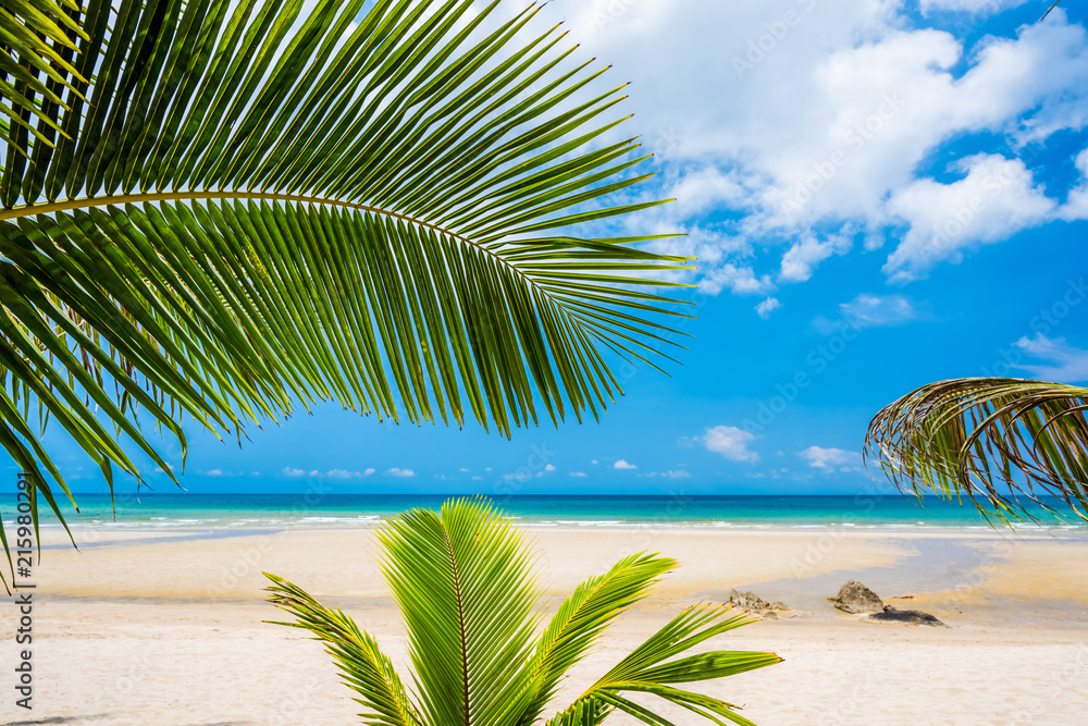 Fototapeta premium Sand beach and blue sky background