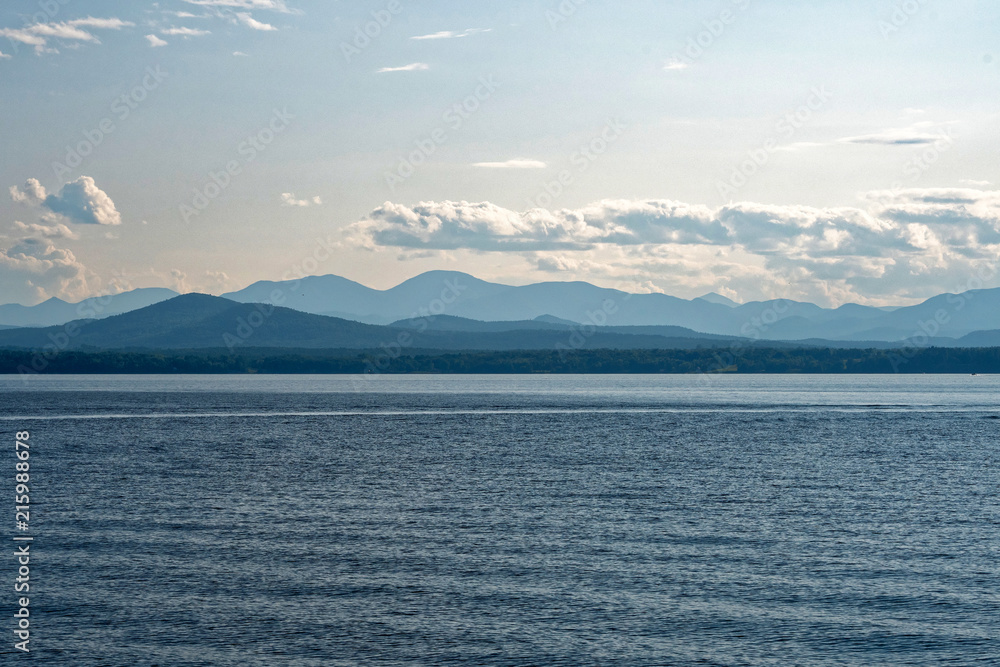 Obraz premium Adirondacks Mountains from Lake Champlain