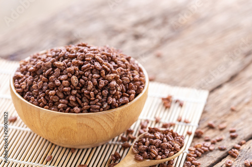 Fotografija Breakfast cereal, Puffed rice with cocoa in bowl on wooden table