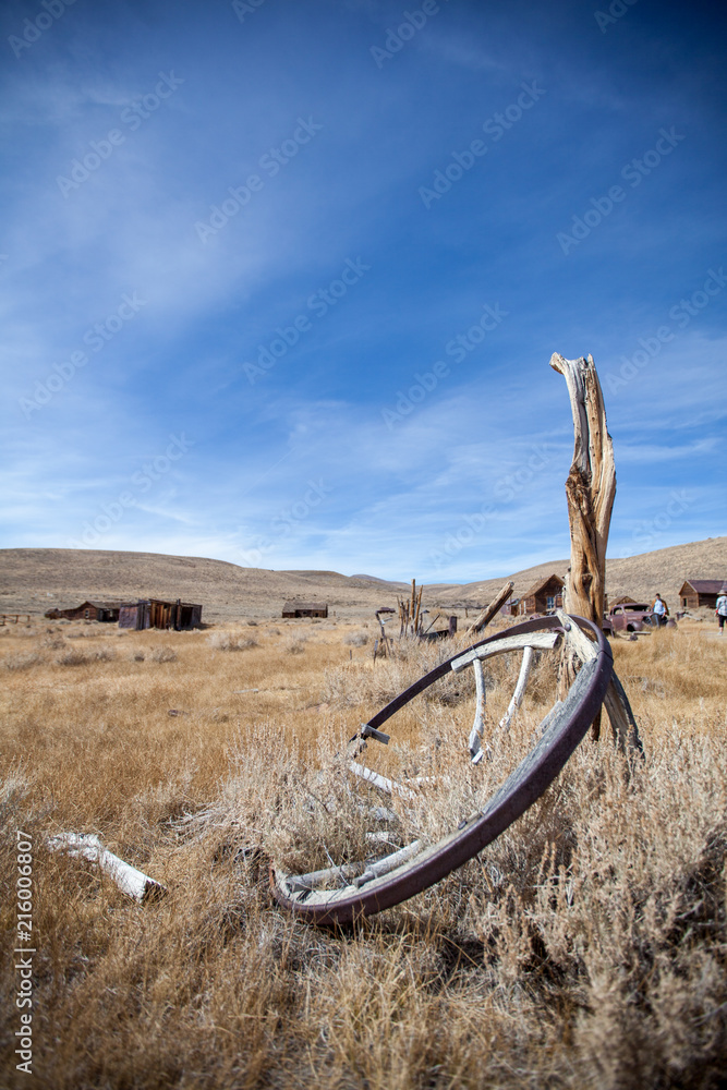 Fototapeta premium Wagen in Geisterstadt Bodie