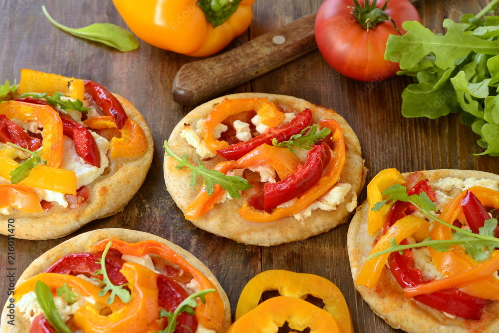 Mini pizza with bell pepper, cottage cheese and herbs