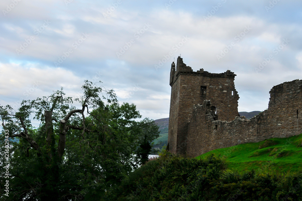Castelo de Urquart junto ao Lago Ness Castelo de Urquart junto ao Lago Ness