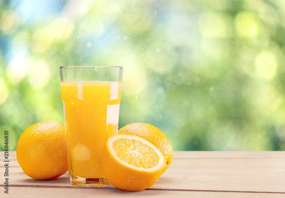 Naklejka premium Orange Juice in glass on background