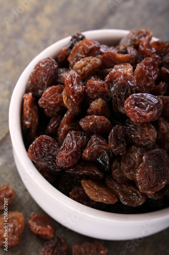 dried raisins in dish