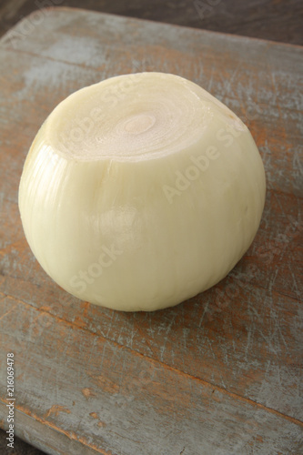 preparing peeled onios photo