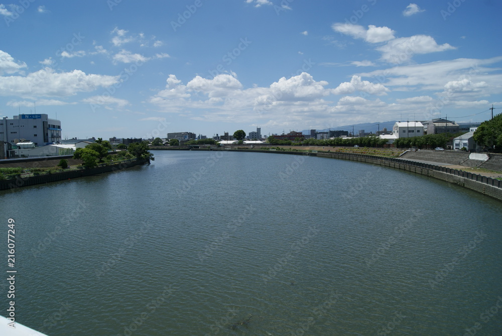 川のある風景